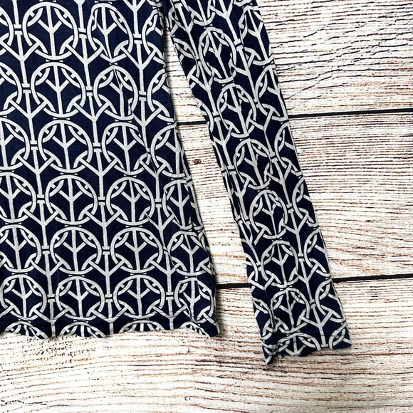 Tory Burch Silk Long Sleeve Top Women’s M Navy White Geometric Print Lightweight - Picture 3 of 11